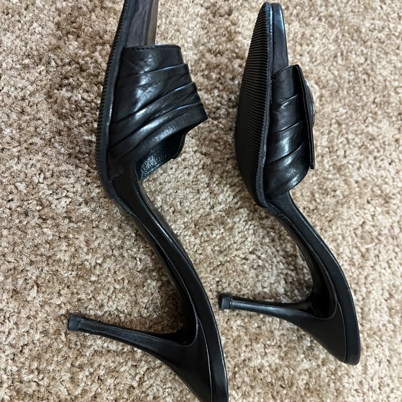 Authentic Gucci Sandals - Picture 5 of 7